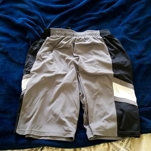 Under Armour youth XL workout/basketball shorts